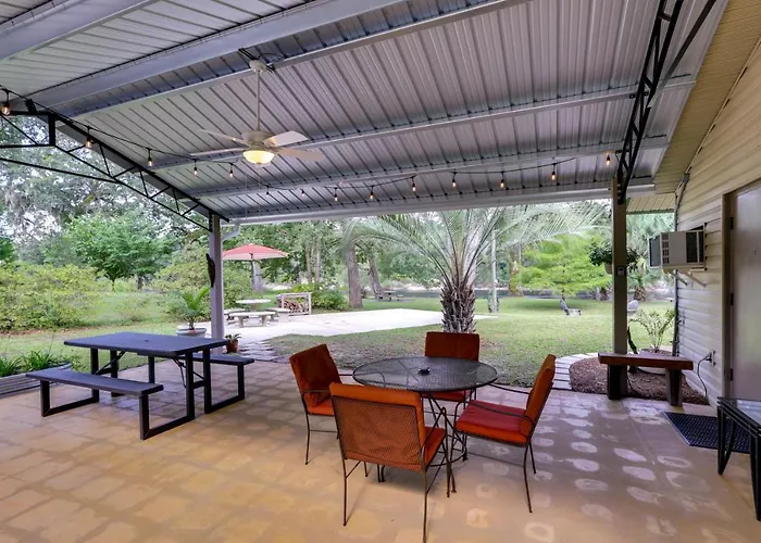 Holiday home Riverfront Florida Escape W/ Grill & Fire Pit!