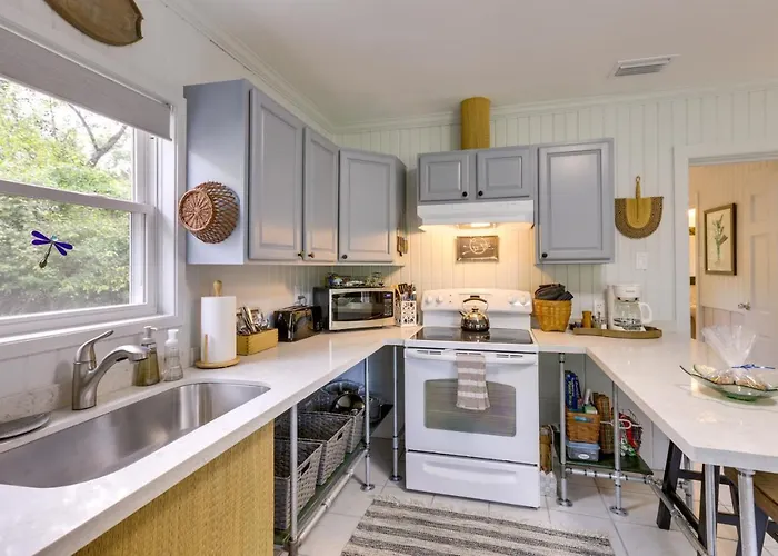 Riverfront Florida Escape W/ Grill & Fire Pit! Tallahassee