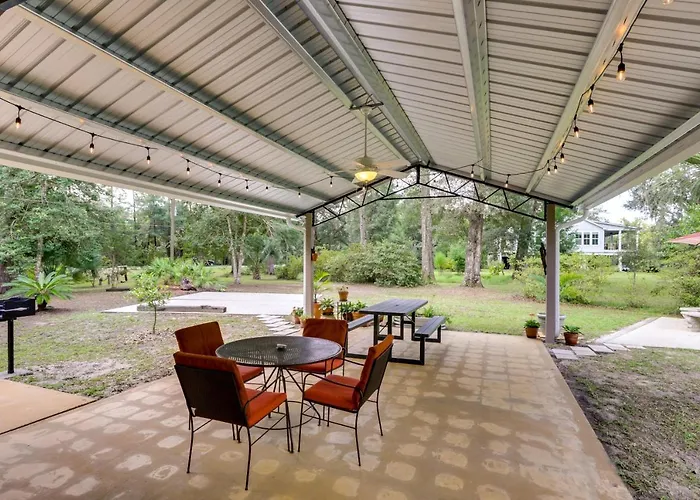 Riverfront Florida Escape W/ Grill & Fire Pit! Holiday home