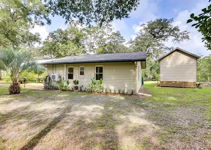 Riverfront Florida Escape W/ Grill & Fire Pit! Tallahassee