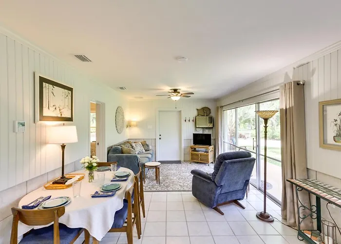 Riverfront Florida Escape W/ Grill & Fire Pit! Holiday home *