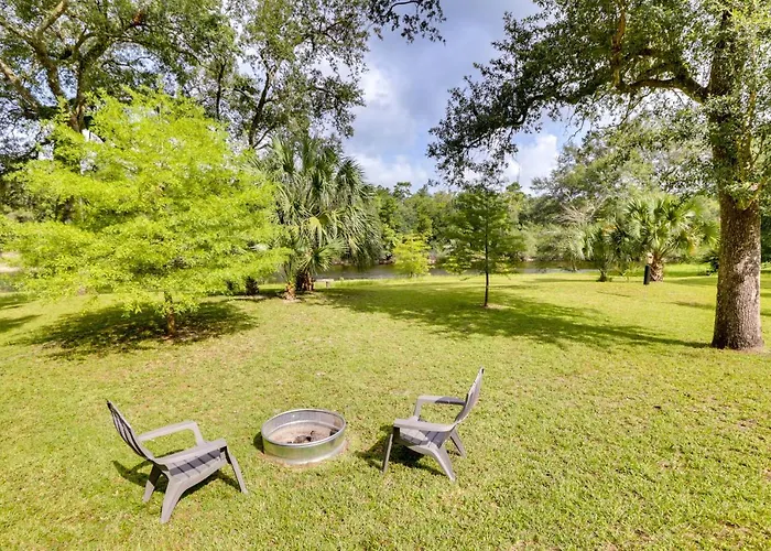 Riverfront Florida Escape W/ Grill & Fire Pit!