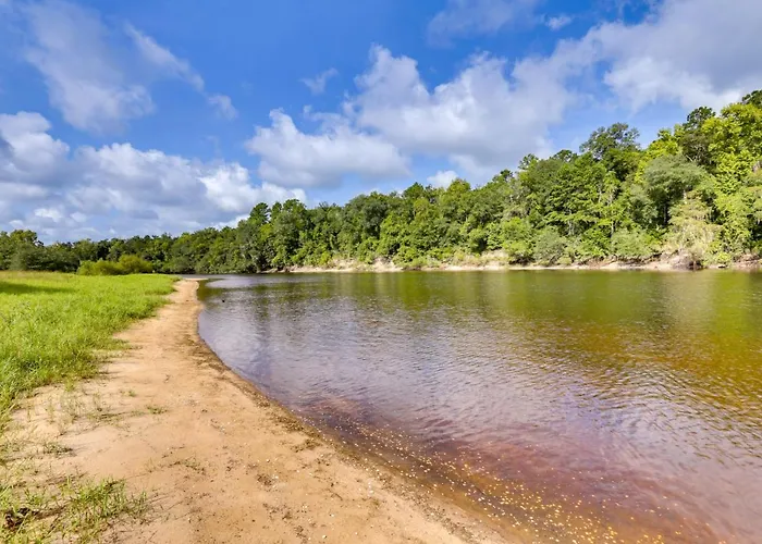 Riverfront Florida Escape W/ Grill & Fire Pit! Holiday home