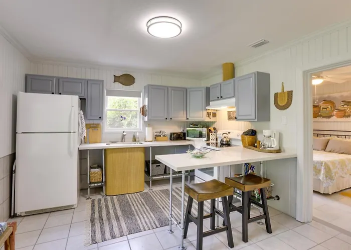 Riverfront Florida Escape W/ Grill & Fire Pit!