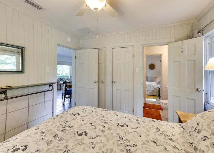 Riverfront Florida Escape W/ Grill & Fire Pit! Holiday home *